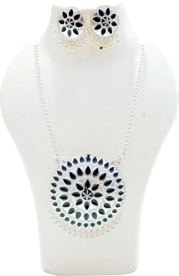 Assamese_Traditional_Silver_Plated_Black_Colour_Japi_Chain_Jewellery_Set_For_Women